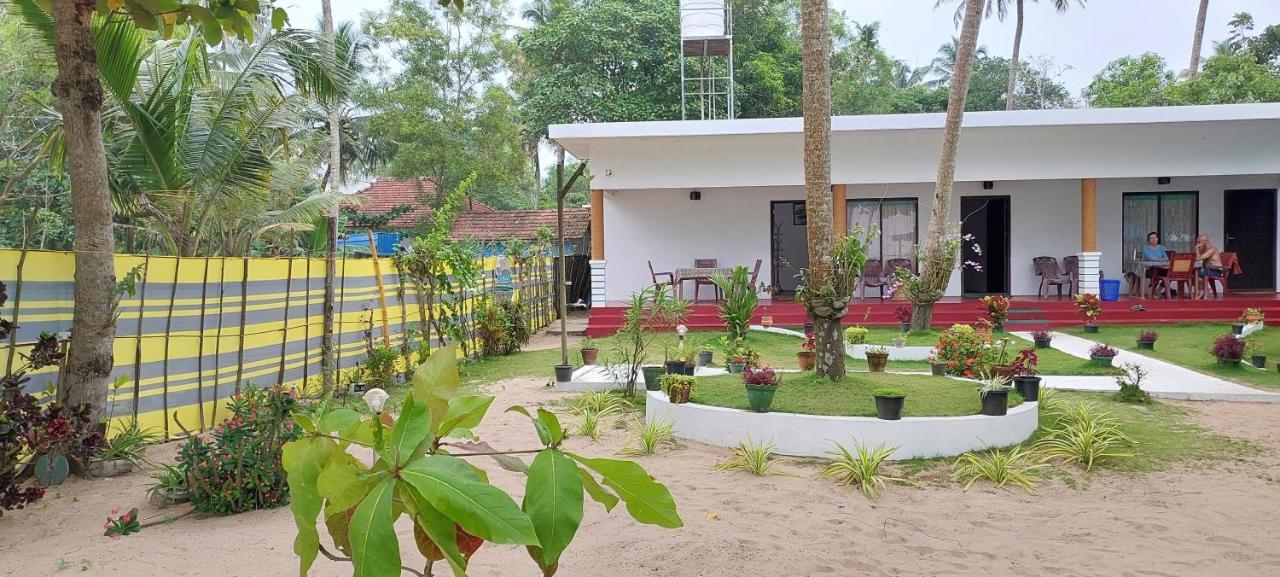 Marari Phoenix Beach Homestay Mararikulam Exterior photo